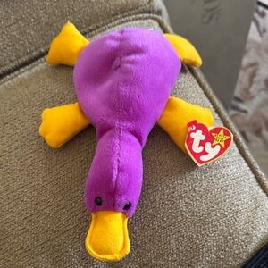 Patti platypus beanie with pvc pellet